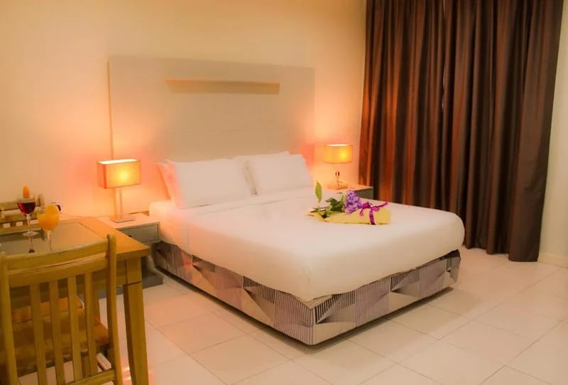  1 Queen Bedroom
