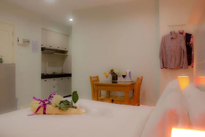  1 Queen Bedroom