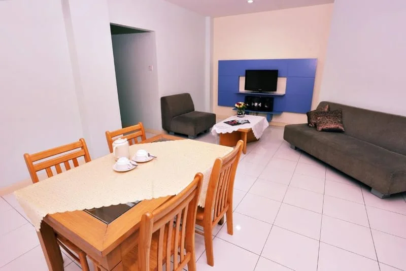 2 Queen Bedroom + Living Room