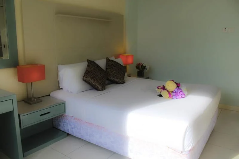 2 Queen Bedroom + Living Room